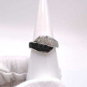 .925 Sterling Silver Black & Clear Cz Ring
